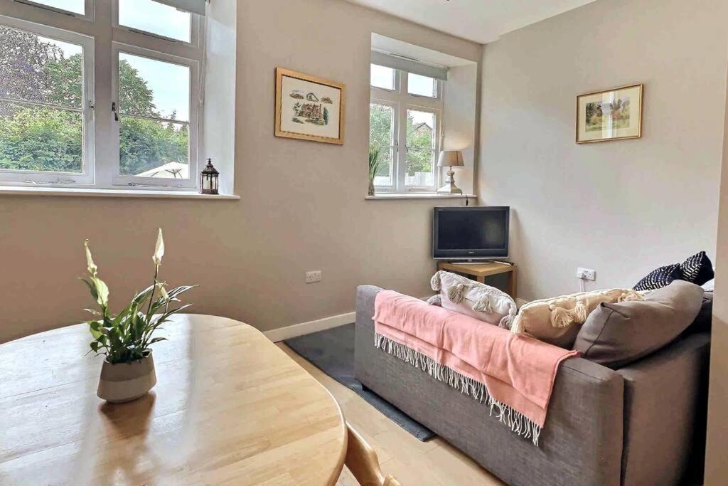 Cotswold Chapel, Sleeps Up To 5 In Kingsize Beds Apartment ชิปปิงนอร์ตัน ภายนอก รูปภาพ