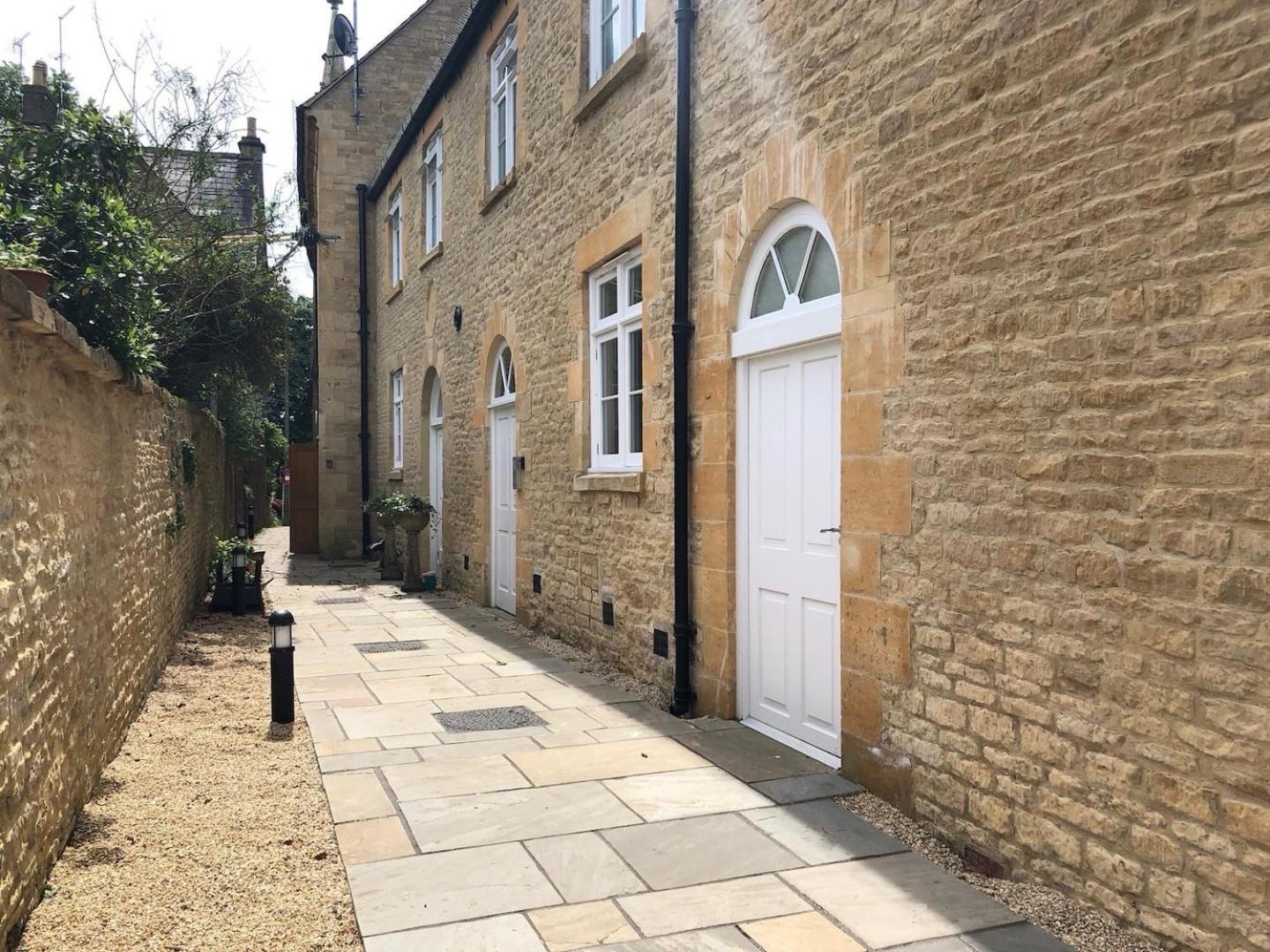 Cotswold Chapel, Sleeps Up To 5 In Kingsize Beds Apartment ชิปปิงนอร์ตัน ภายนอก รูปภาพ